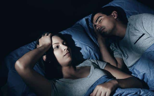 ¿Cómo nos afecta psicológicamente el no dormir adecuadamente?