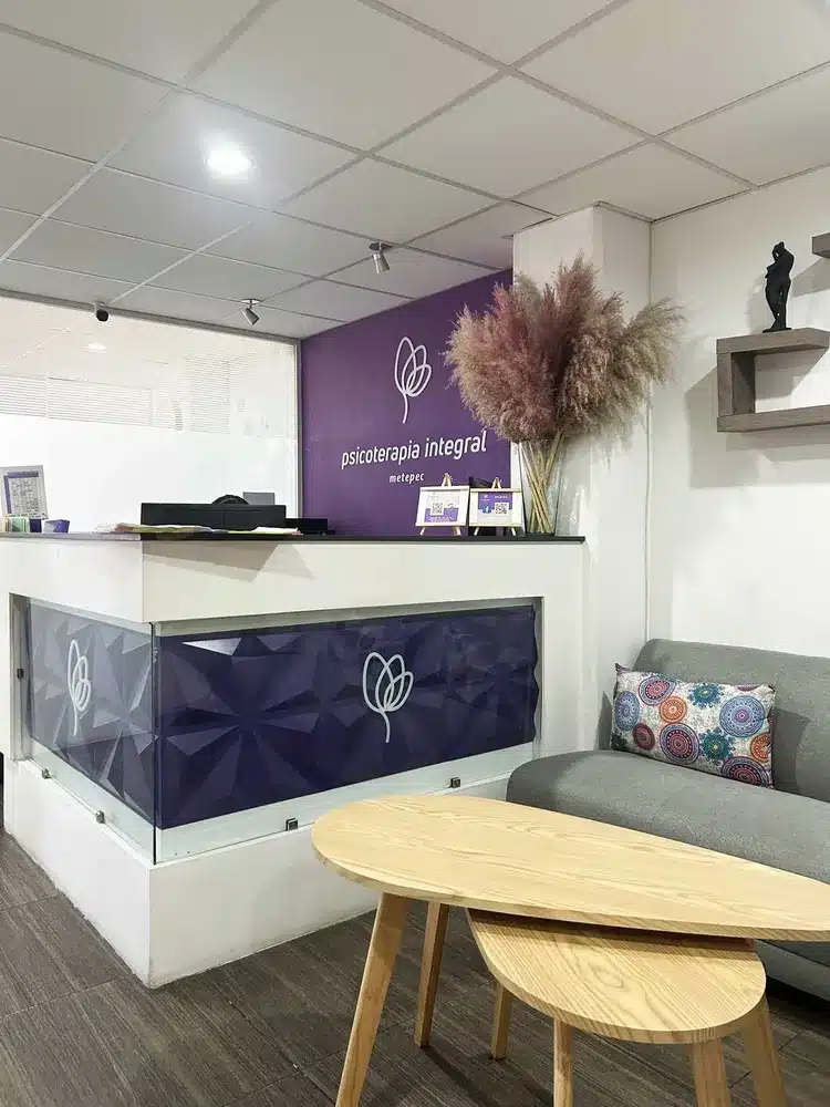 Detalle de la recepción con el logotipo de Psicoterapia Integral Metepec